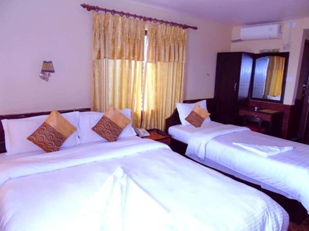 Hotel Trip Pokhara Extérieur photo
