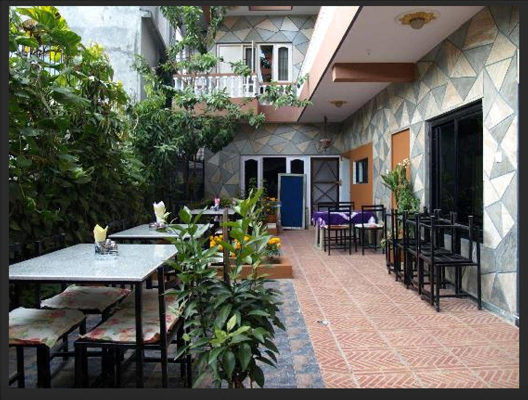 Hotel Trip Pokhara Extérieur photo
