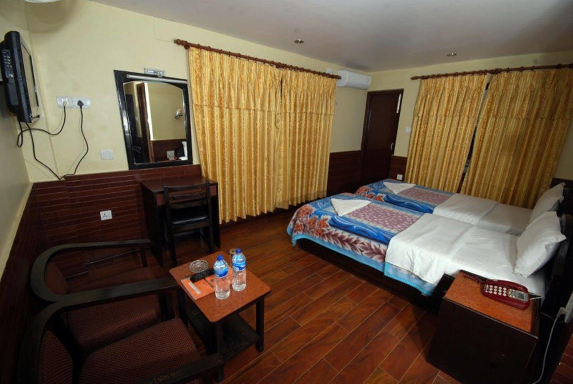 Hotel Trip Pokhara Extérieur photo