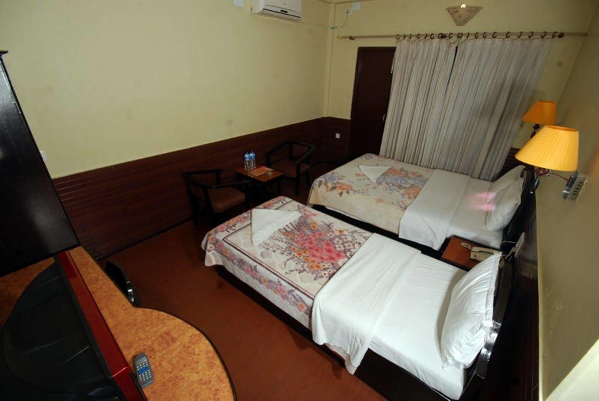 Hotel Trip Pokhara Extérieur photo
