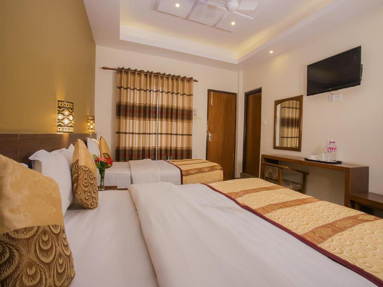 Hotel Trip Pokhara Extérieur photo